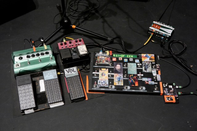 Ground Control : Loopers